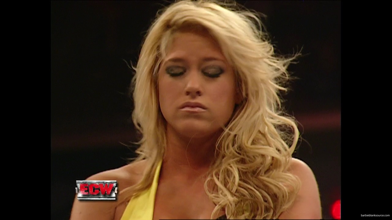 WWE_ECW_12_05_06_Ariel_vs_Kelly_mp40320.jpg