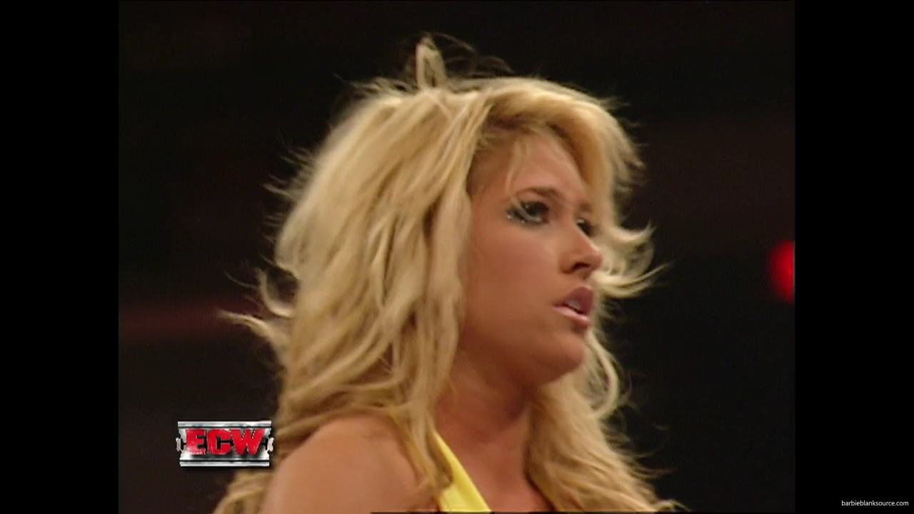 WWE_ECW_12_05_06_Ariel_vs_Kelly_mp40321.jpg