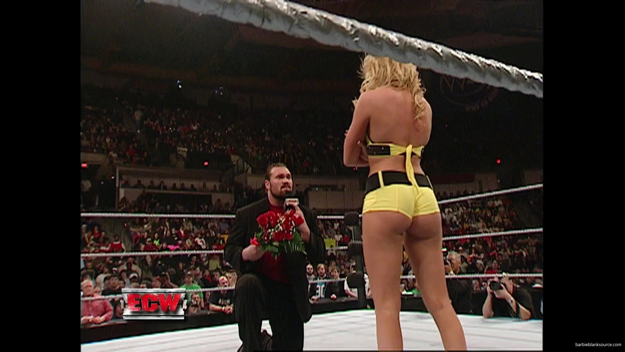 WWE_ECW_12_05_06_Ariel_vs_Kelly_mp40327.jpg