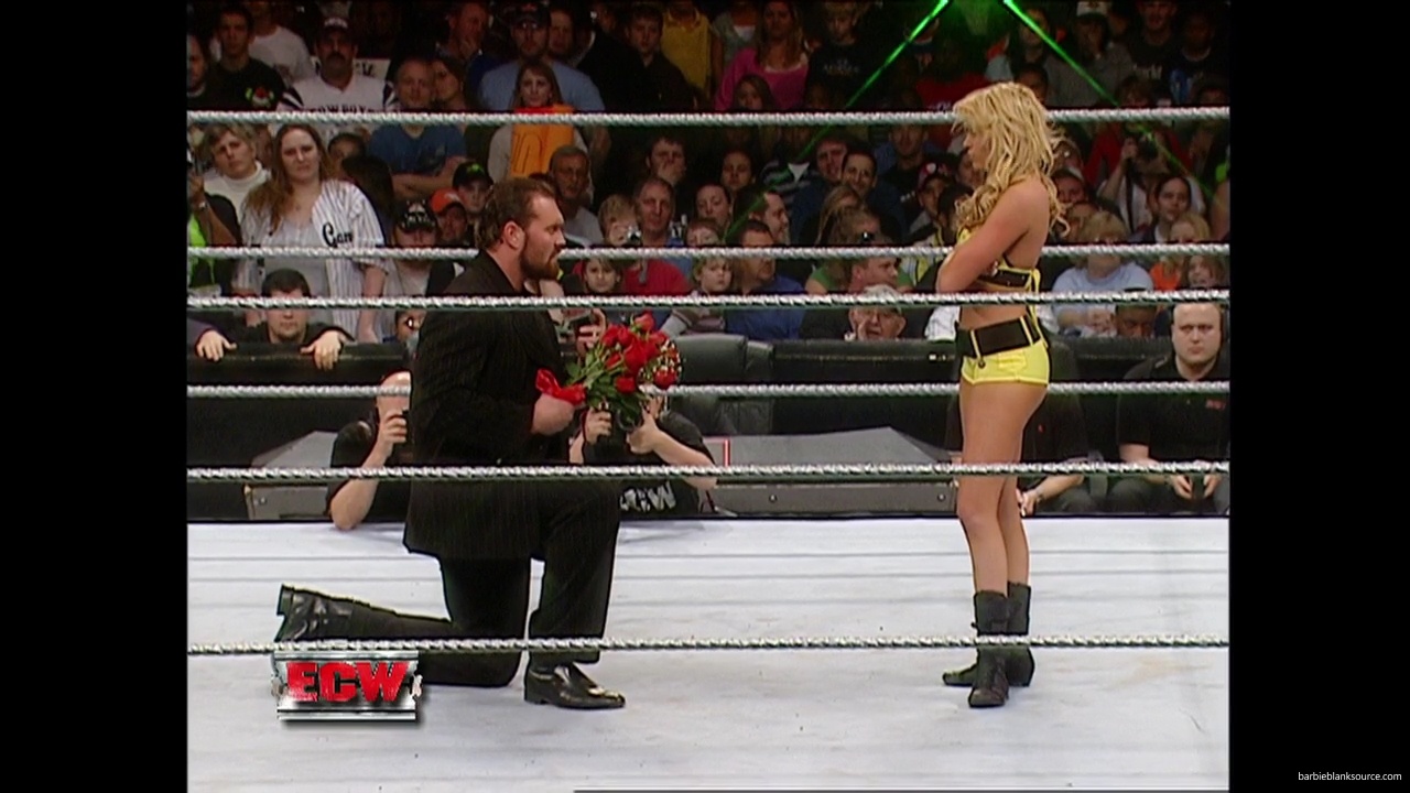 WWE_ECW_12_05_06_Ariel_vs_Kelly_mp40332.jpg