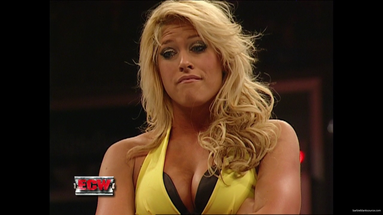 WWE_ECW_12_05_06_Ariel_vs_Kelly_mp40337.jpg