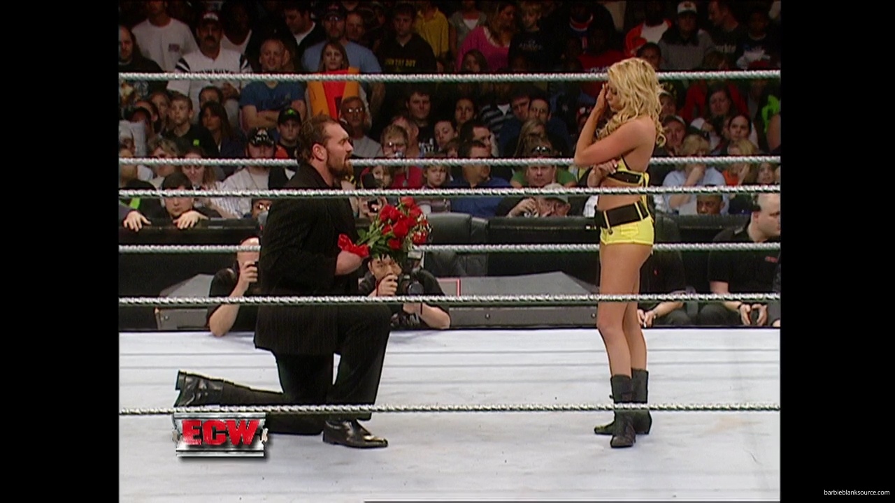 WWE_ECW_12_05_06_Ariel_vs_Kelly_mp40342.jpg