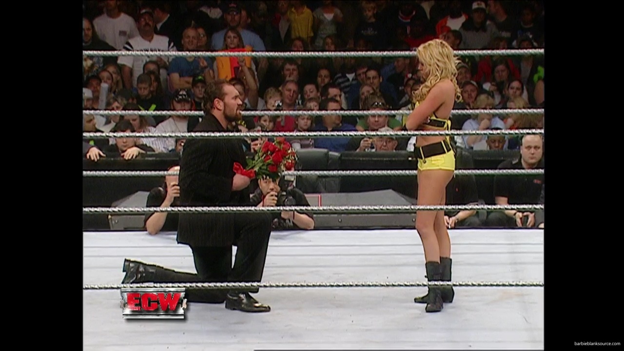 WWE_ECW_12_05_06_Ariel_vs_Kelly_mp40344.jpg