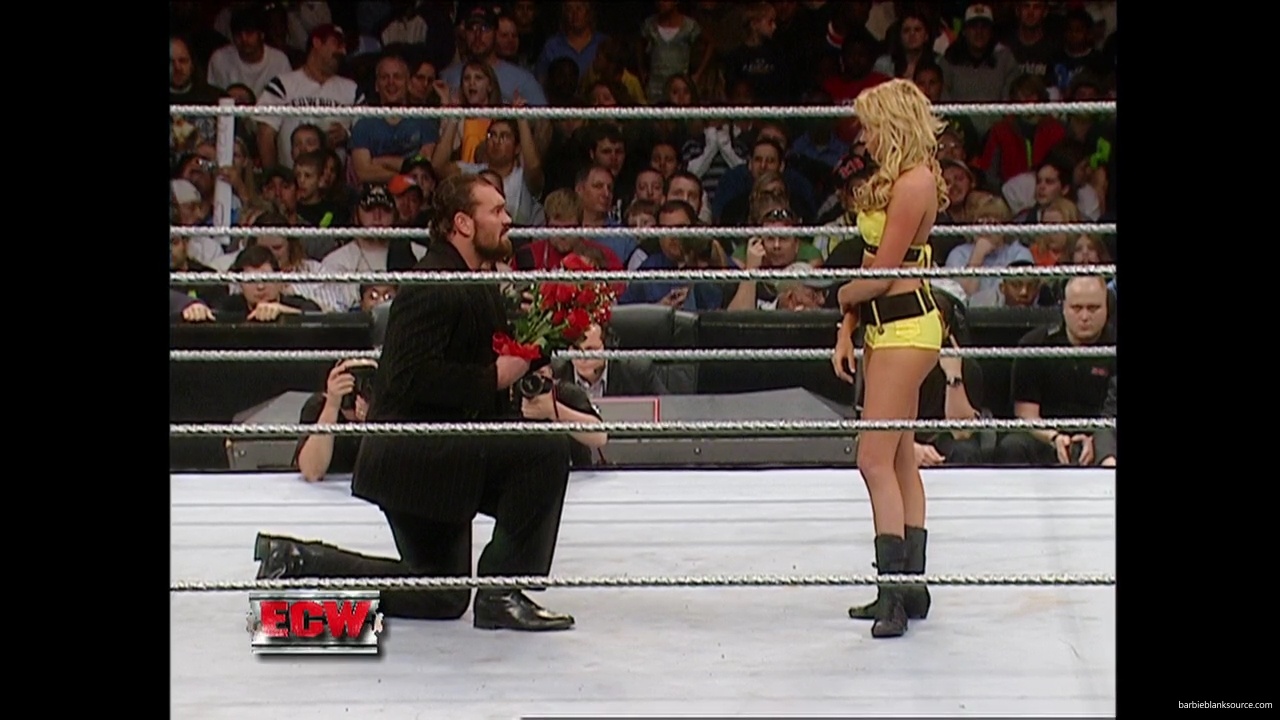 WWE_ECW_12_05_06_Ariel_vs_Kelly_mp40362.jpg