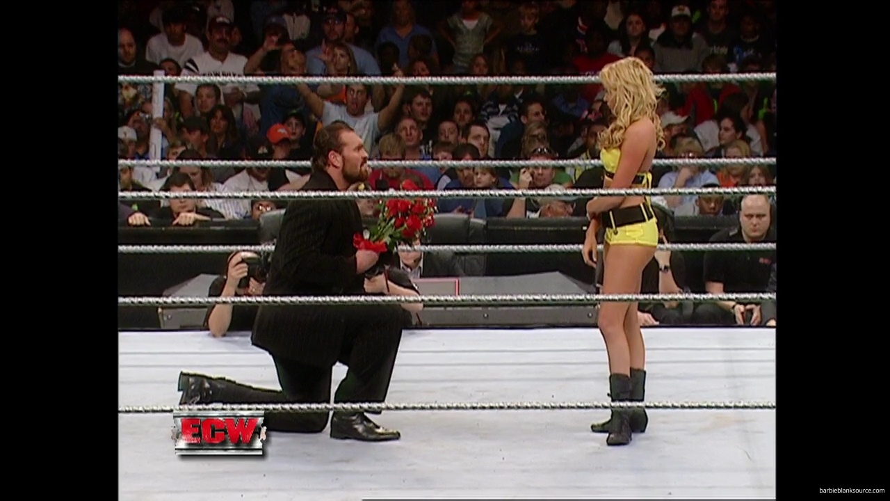 WWE_ECW_12_05_06_Ariel_vs_Kelly_mp40364.jpg