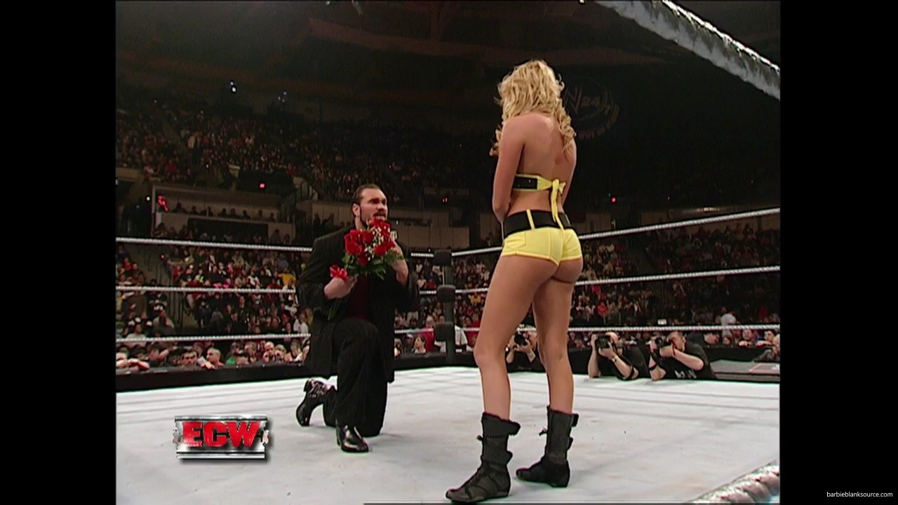 WWE_ECW_12_05_06_Ariel_vs_Kelly_mp40366.jpg