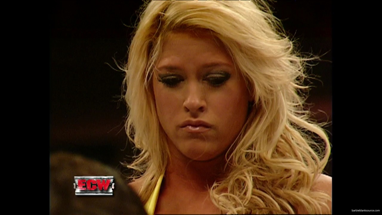 WWE_ECW_12_05_06_Ariel_vs_Kelly_mp40369.jpg