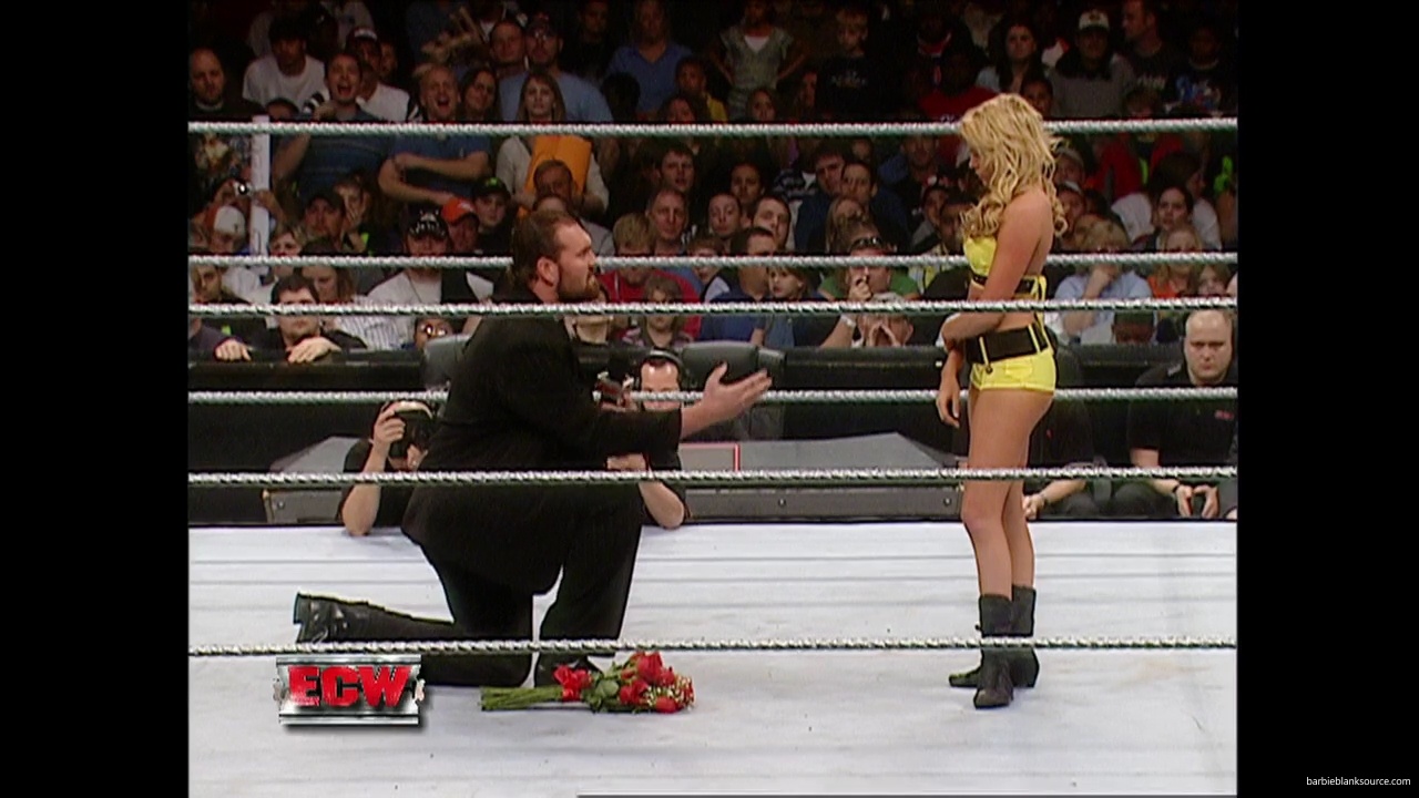 WWE_ECW_12_05_06_Ariel_vs_Kelly_mp40370.jpg