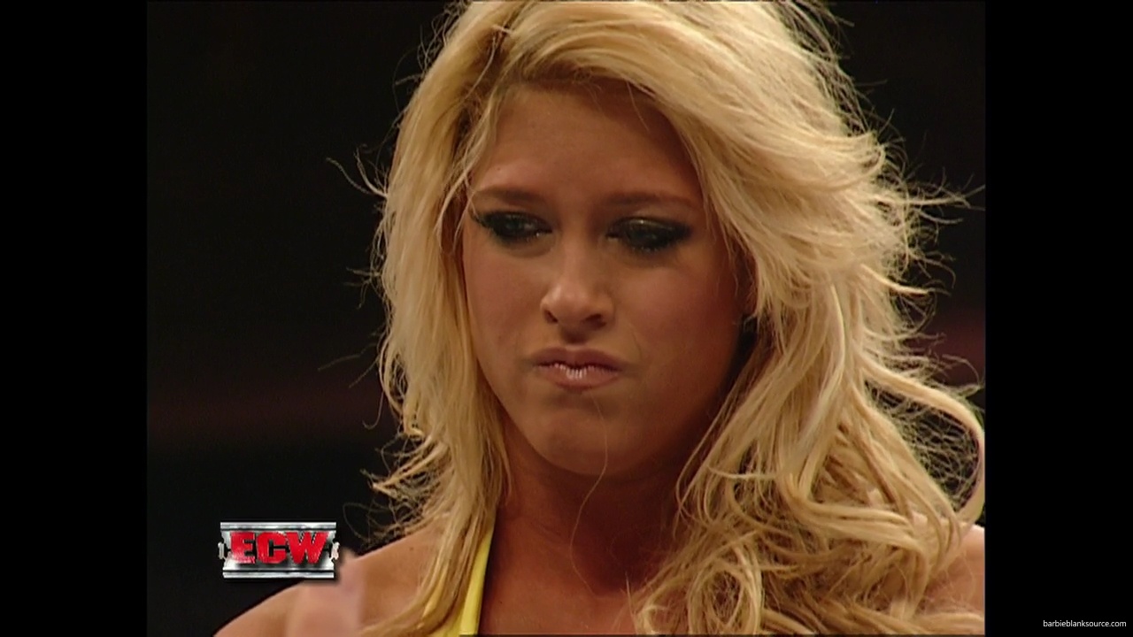 WWE_ECW_12_05_06_Ariel_vs_Kelly_mp40380.jpg