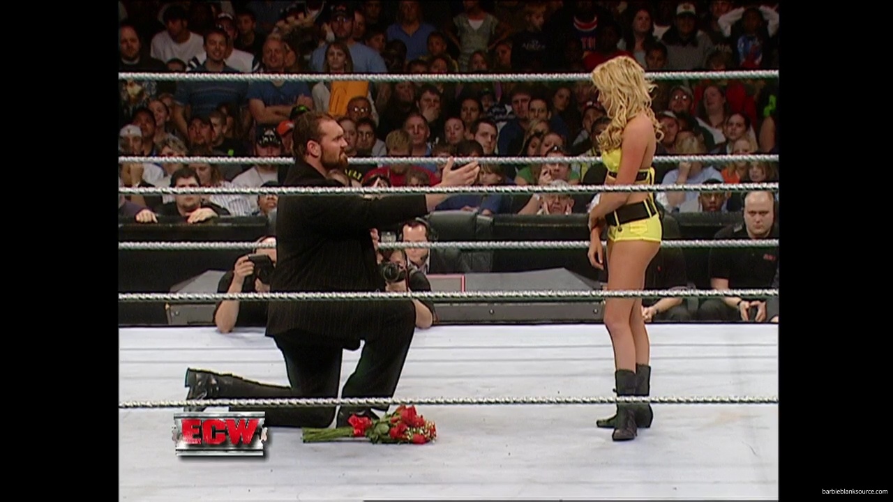 WWE_ECW_12_05_06_Ariel_vs_Kelly_mp40382.jpg