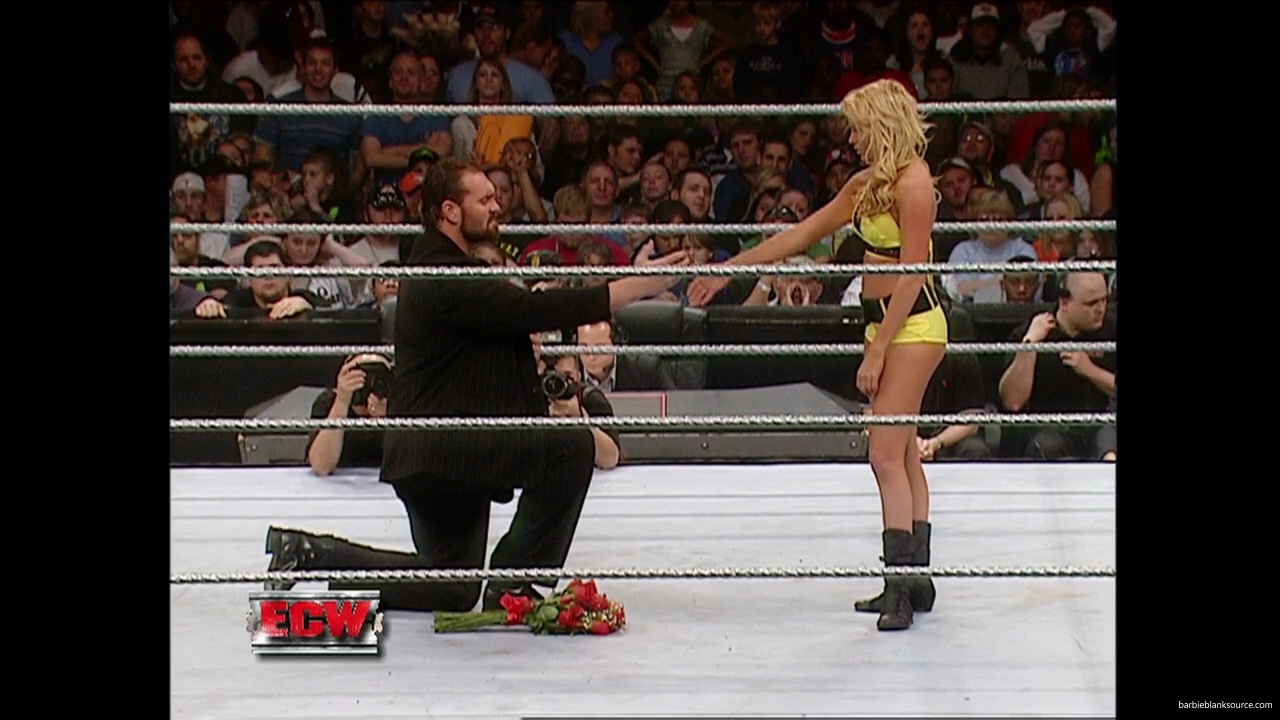 WWE_ECW_12_05_06_Ariel_vs_Kelly_mp40387.jpg