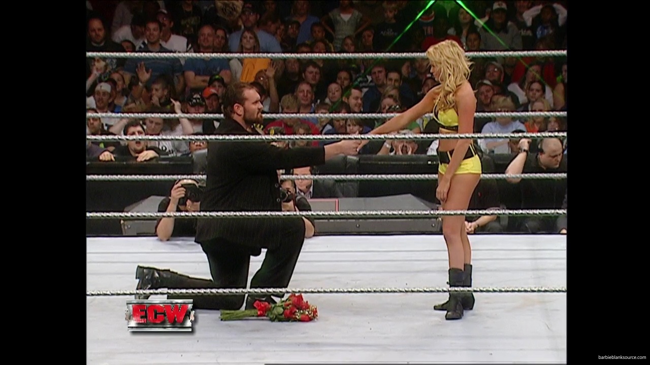 WWE_ECW_12_05_06_Ariel_vs_Kelly_mp40388.jpg