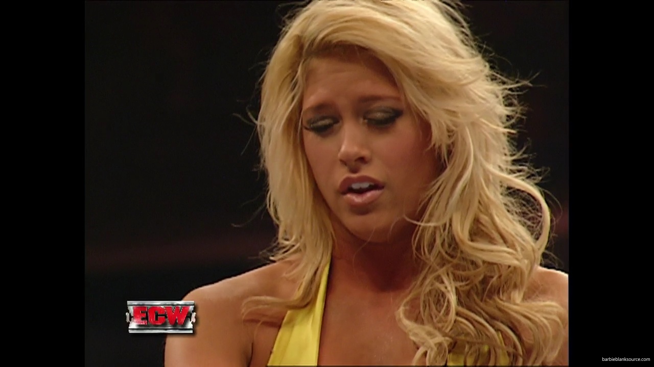 WWE_ECW_12_05_06_Ariel_vs_Kelly_mp40390.jpg