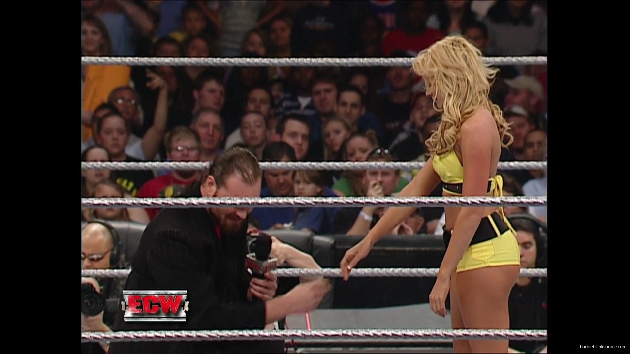 WWE_ECW_12_05_06_Ariel_vs_Kelly_mp40395.jpg