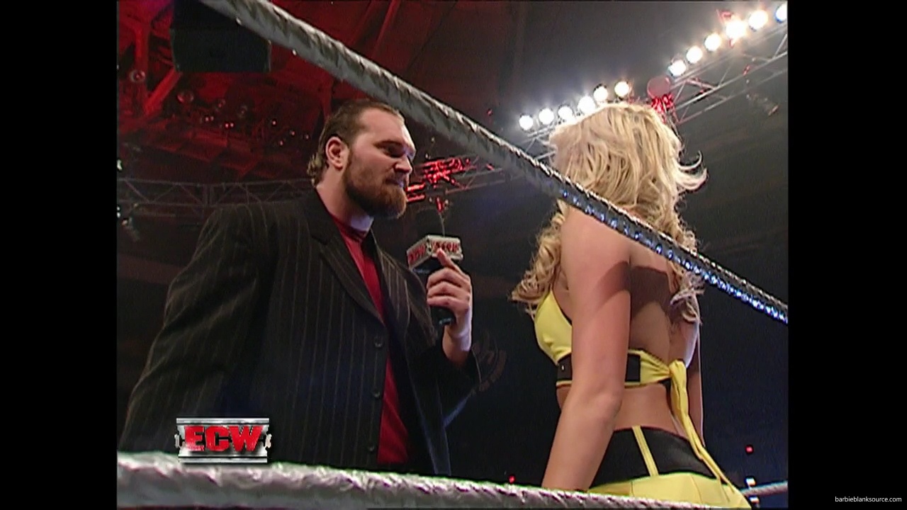 WWE_ECW_12_05_06_Ariel_vs_Kelly_mp40417.jpg