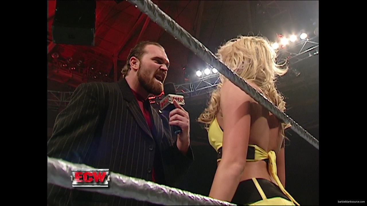 WWE_ECW_12_05_06_Ariel_vs_Kelly_mp40420.jpg