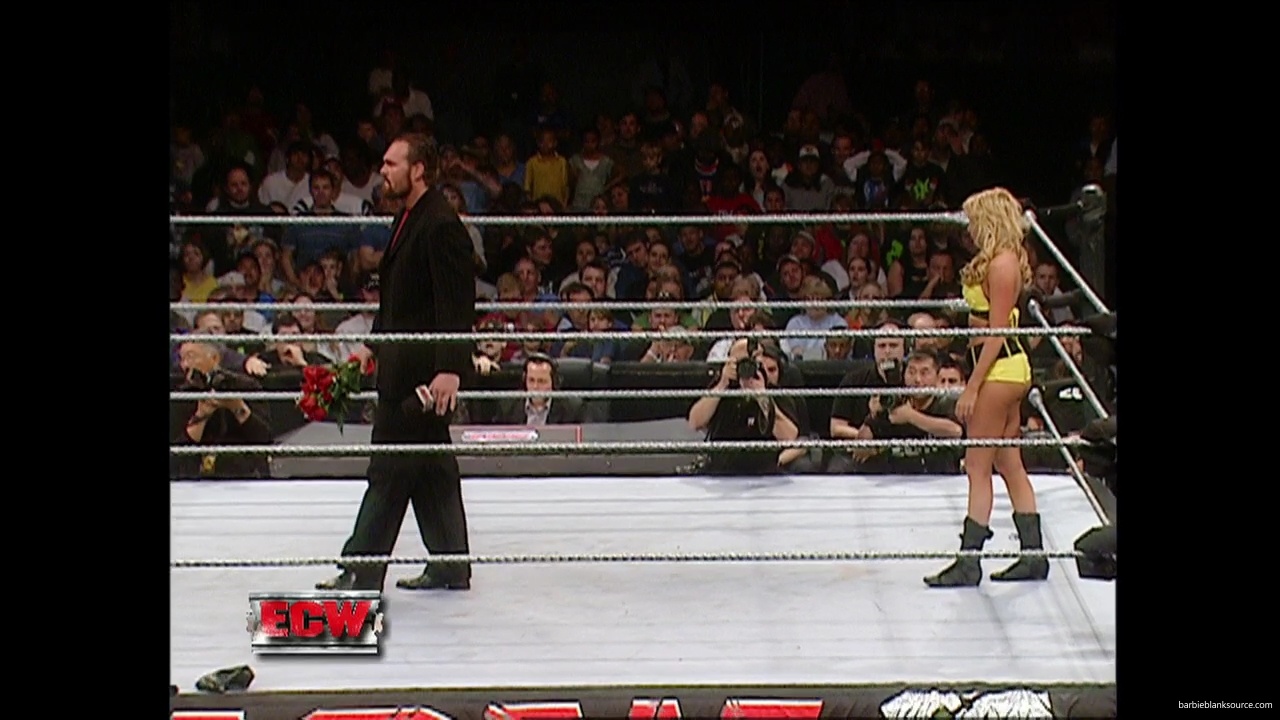 WWE_ECW_12_05_06_Ariel_vs_Kelly_mp40427.jpg