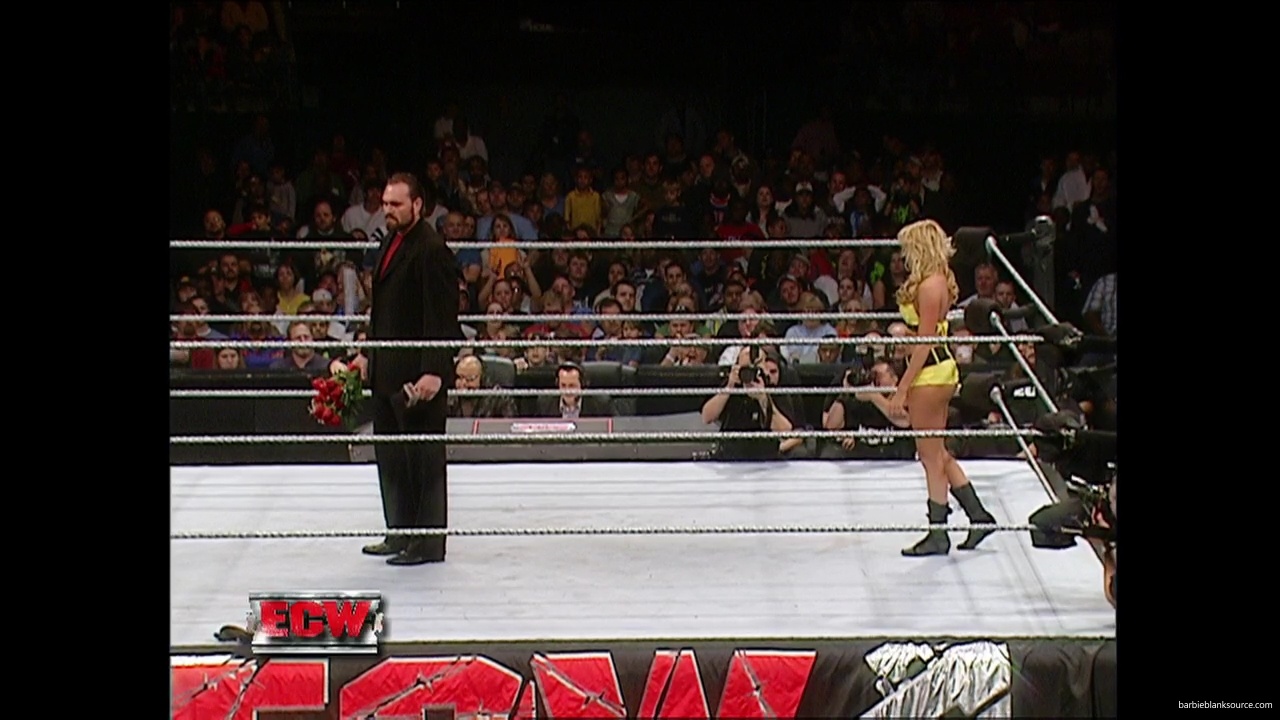 WWE_ECW_12_05_06_Ariel_vs_Kelly_mp40429.jpg