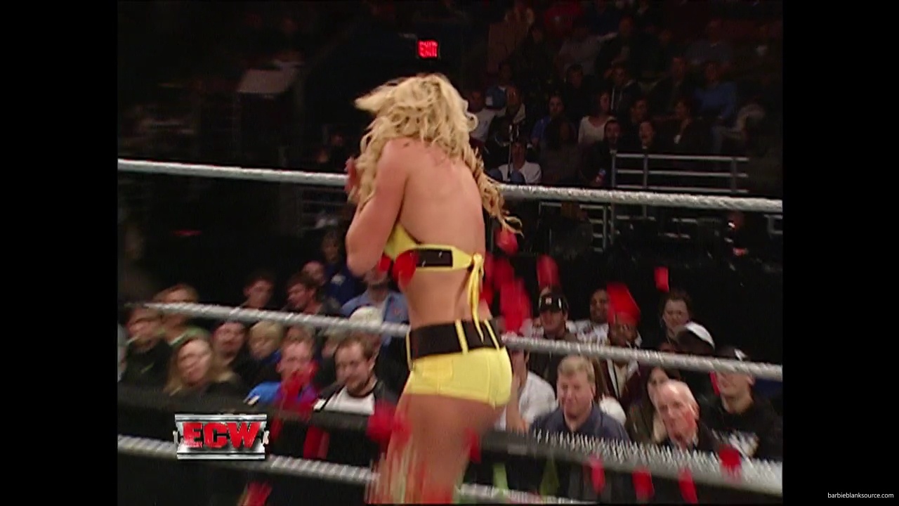 WWE_ECW_12_05_06_Ariel_vs_Kelly_mp40434.jpg