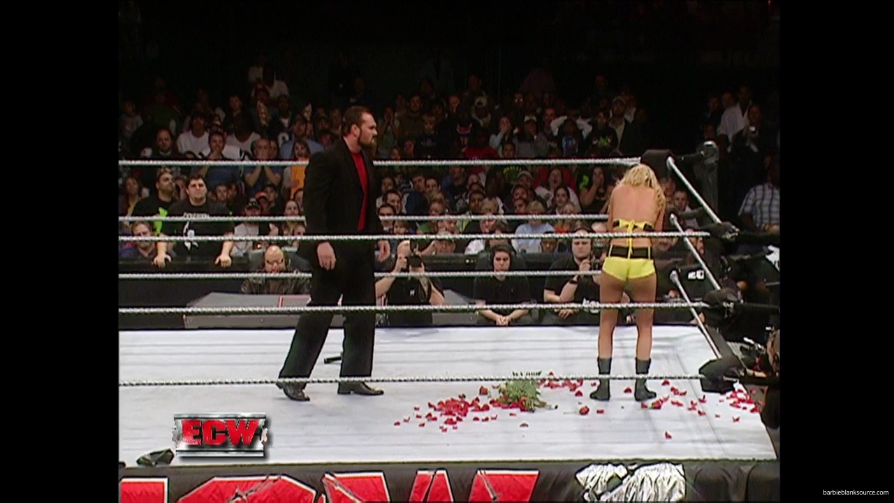 WWE_ECW_12_05_06_Ariel_vs_Kelly_mp40437.jpg