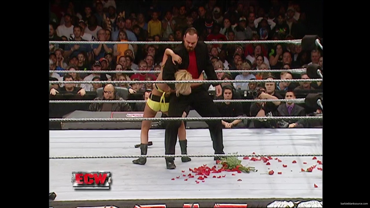WWE_ECW_12_05_06_Ariel_vs_Kelly_mp40441.jpg