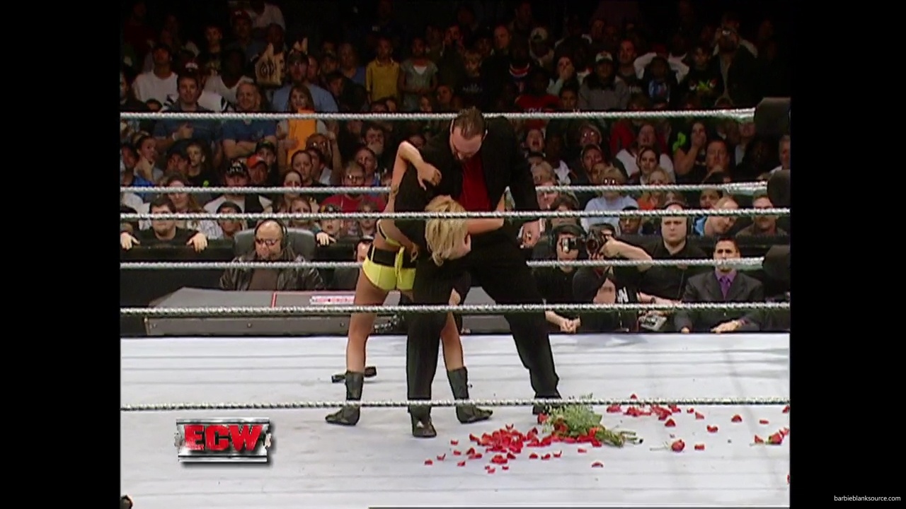 WWE_ECW_12_05_06_Ariel_vs_Kelly_mp40442.jpg