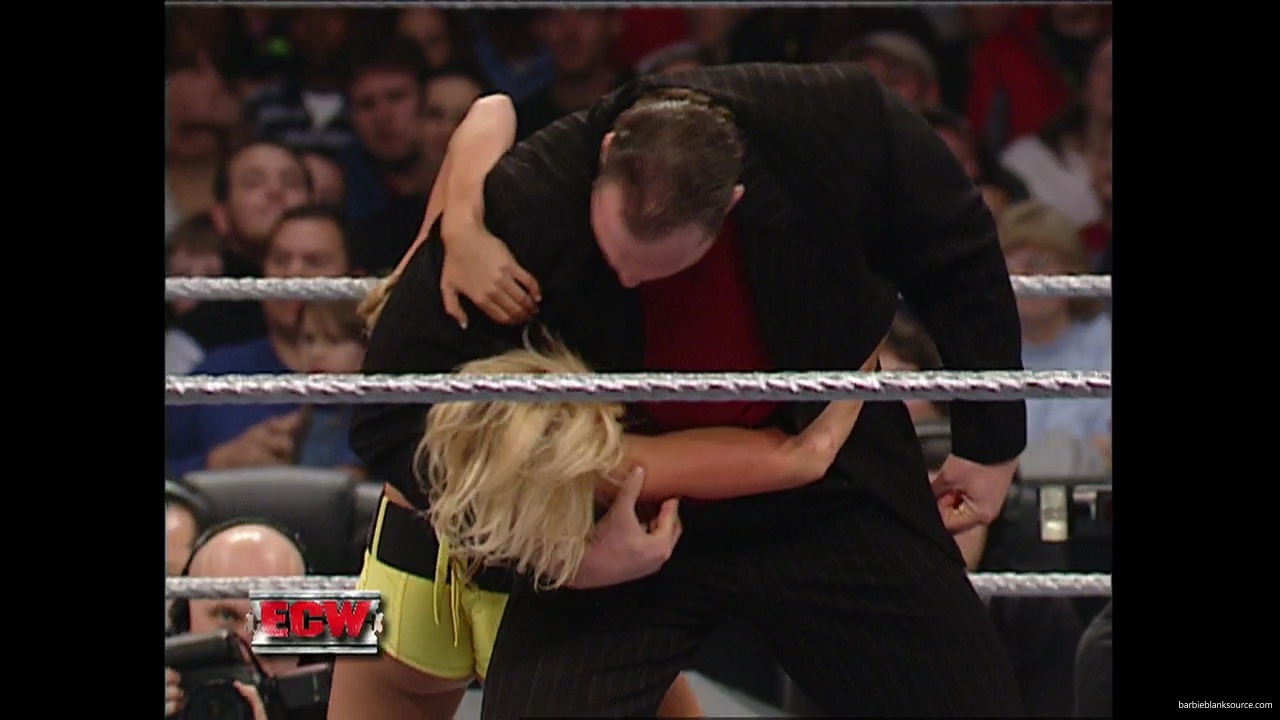 WWE_ECW_12_05_06_Ariel_vs_Kelly_mp40444.jpg