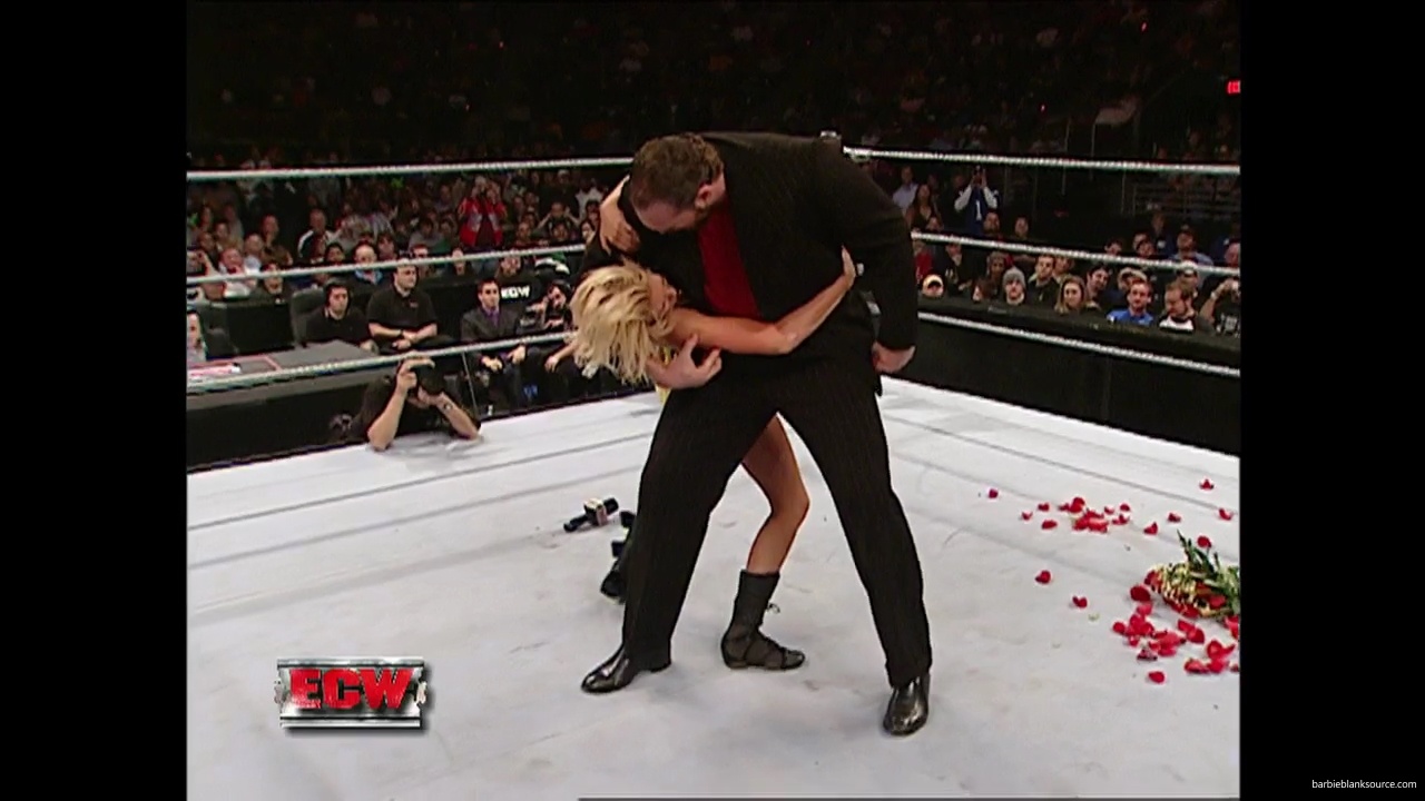 WWE_ECW_12_05_06_Ariel_vs_Kelly_mp40446.jpg