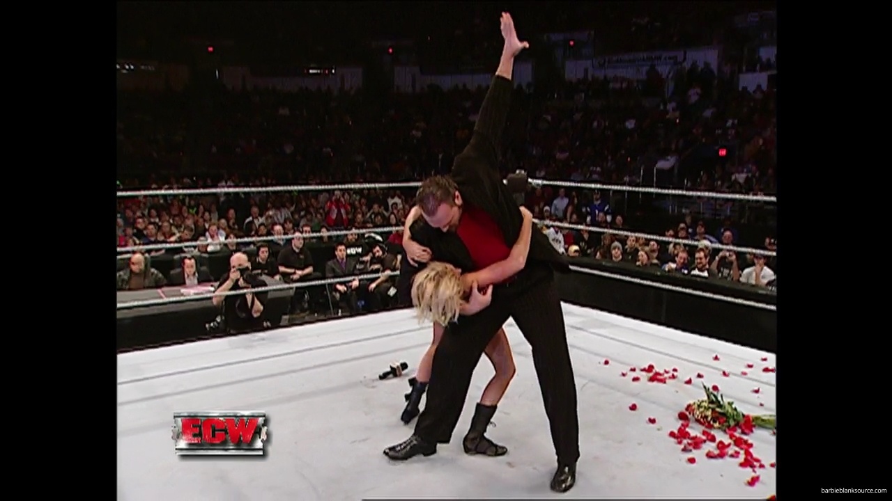 WWE_ECW_12_05_06_Ariel_vs_Kelly_mp40448.jpg