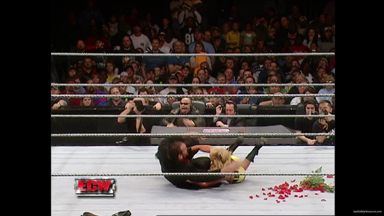 WWE_ECW_12_05_06_Ariel_vs_Kelly_mp40449.jpg