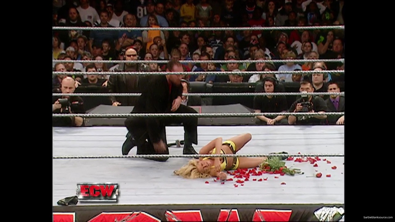 WWE_ECW_12_05_06_Ariel_vs_Kelly_mp40450.jpg