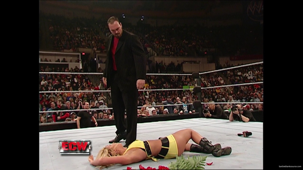 WWE_ECW_12_05_06_Ariel_vs_Kelly_mp40454.jpg