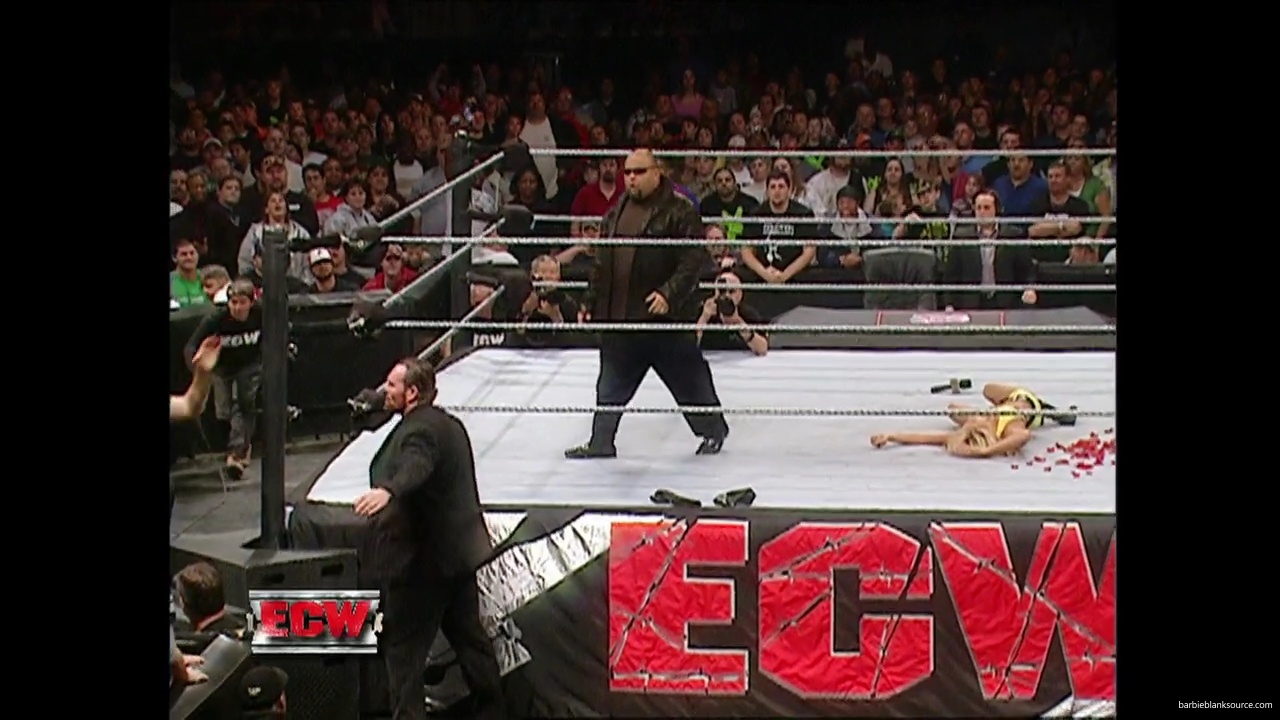 WWE_ECW_12_05_06_Ariel_vs_Kelly_mp40468.jpg