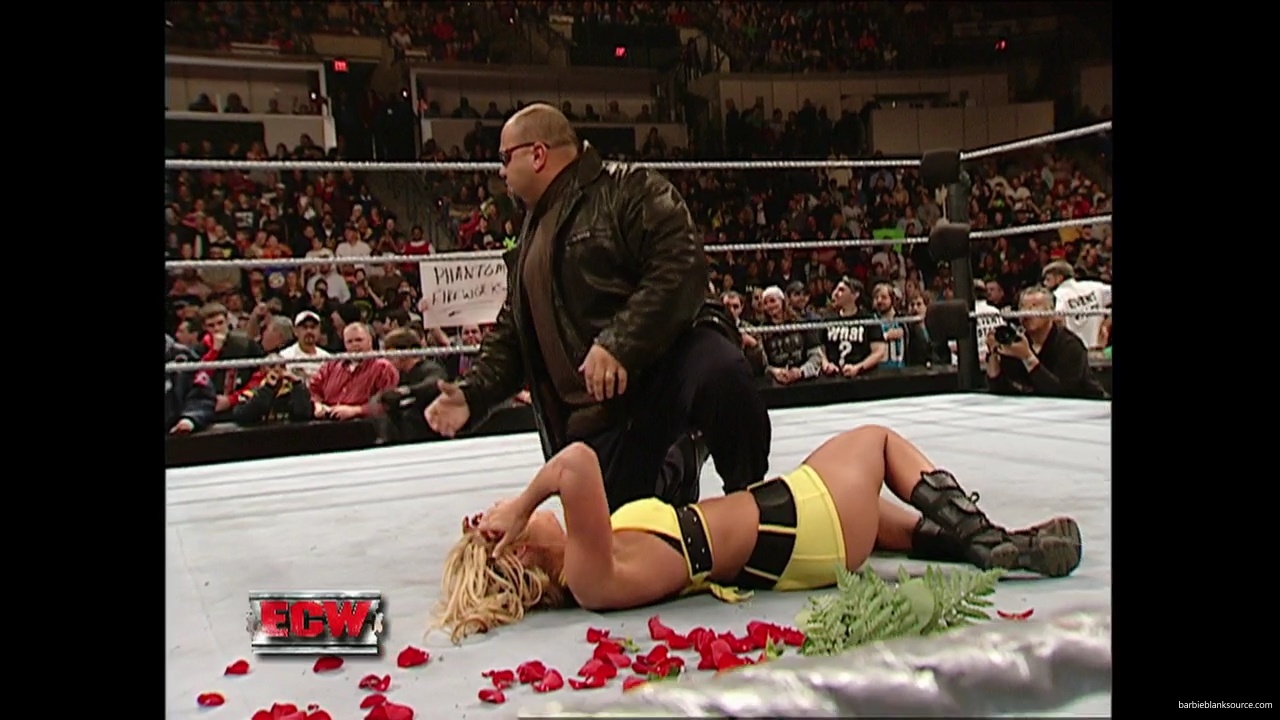 WWE_ECW_12_05_06_Ariel_vs_Kelly_mp40474.jpg