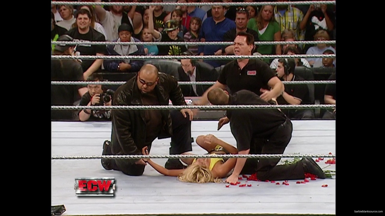 WWE_ECW_12_05_06_Ariel_vs_Kelly_mp40485.jpg