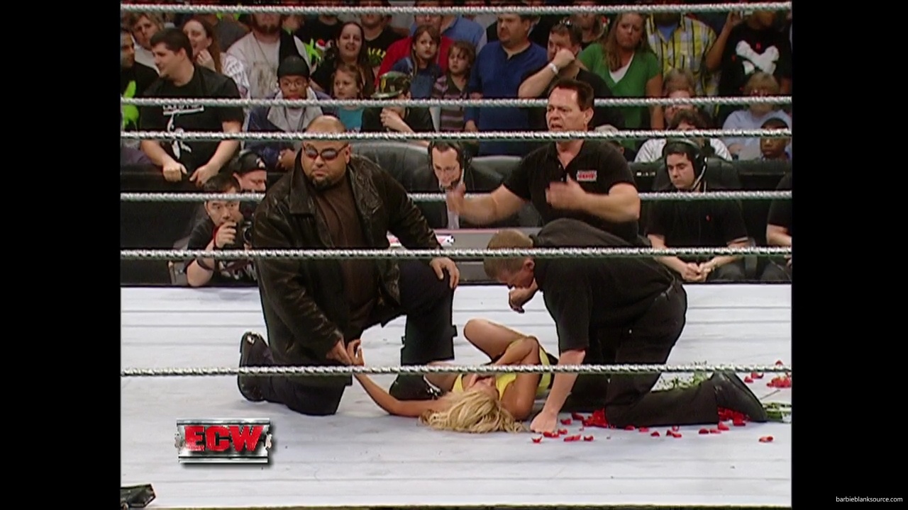 WWE_ECW_12_05_06_Ariel_vs_Kelly_mp40487.jpg