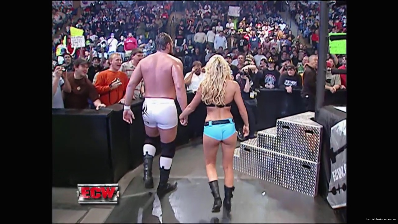 WWE_ECW_December_To_Dismember_2006_Ariel_Thorne_vs_Kelly_Knox_mp40026.jpg