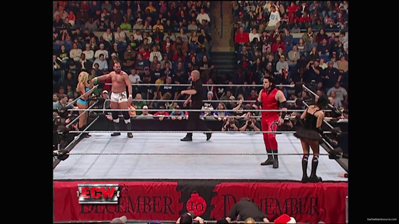 WWE_ECW_December_To_Dismember_2006_Ariel_Thorne_vs_Kelly_Knox_mp40182.jpg
