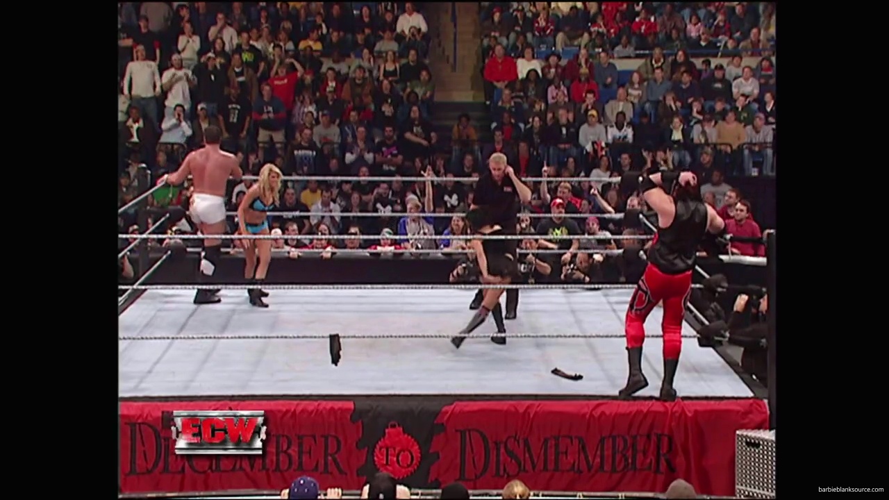 WWE_ECW_December_To_Dismember_2006_Ariel_Thorne_vs_Kelly_Knox_mp40483.jpg