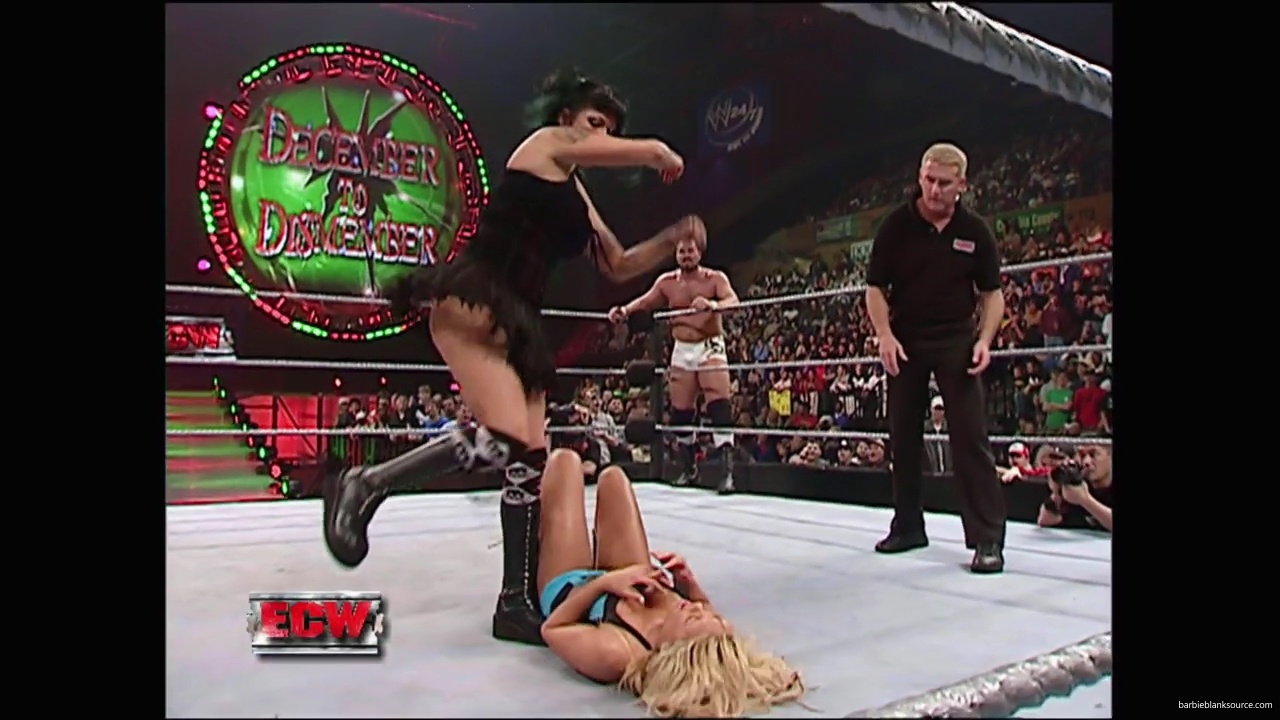 WWE_ECW_December_To_Dismember_2006_Ariel_Thorne_vs_Kelly_Knox_mp40495.jpg