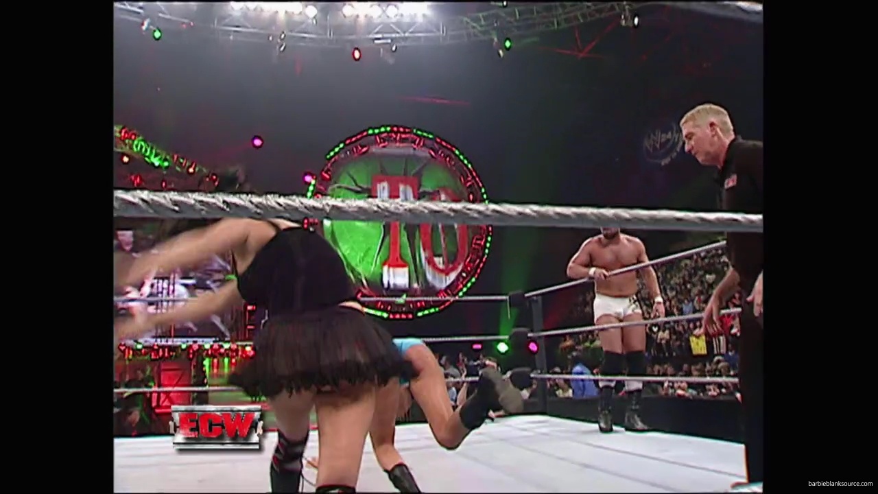 WWE_ECW_December_To_Dismember_2006_Ariel_Thorne_vs_Kelly_Knox_mp40512.jpg