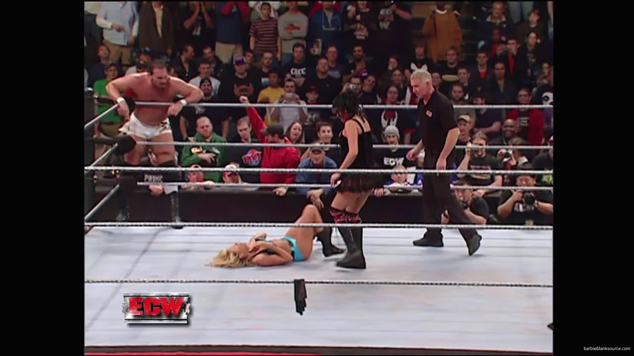WWE_ECW_December_To_Dismember_2006_Ariel_Thorne_vs_Kelly_Knox_mp40514.jpg