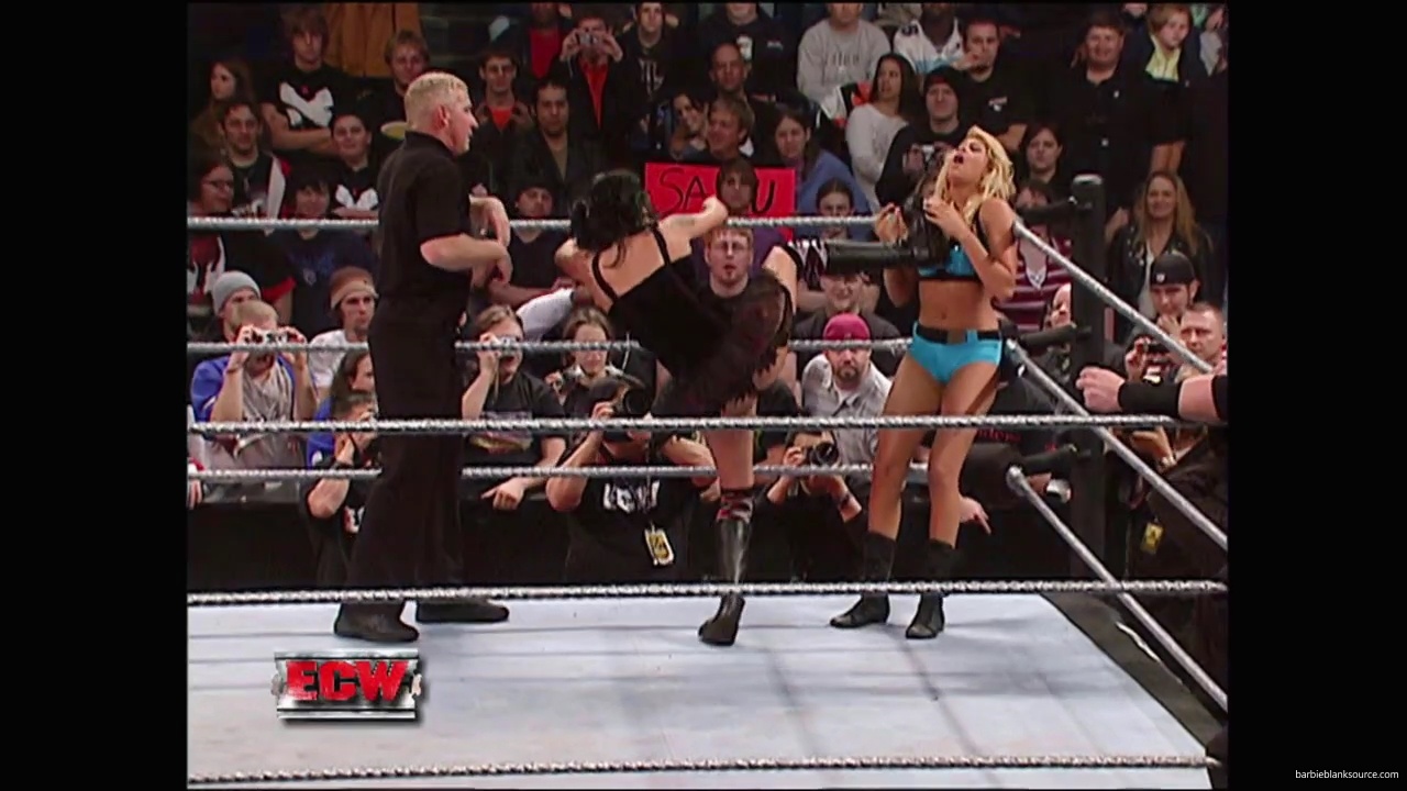 WWE_ECW_December_To_Dismember_2006_Ariel_Thorne_vs_Kelly_Knox_mp40530.jpg