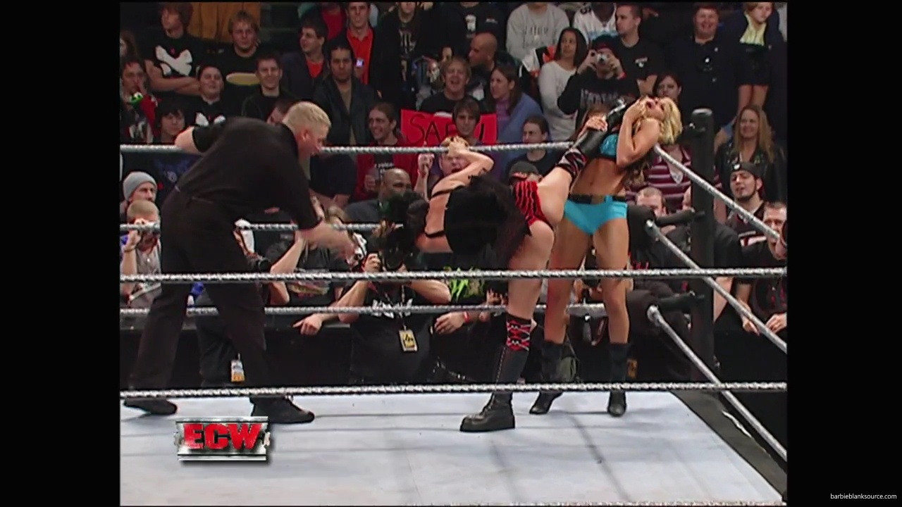 WWE_ECW_December_To_Dismember_2006_Ariel_Thorne_vs_Kelly_Knox_mp40538.jpg