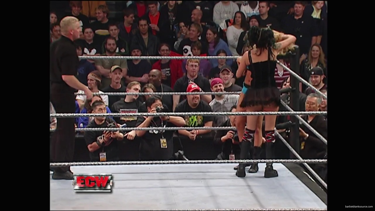 WWE_ECW_December_To_Dismember_2006_Ariel_Thorne_vs_Kelly_Knox_mp40544.jpg