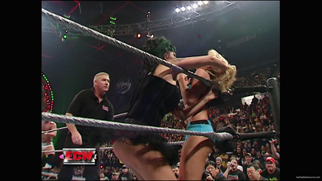 WWE_ECW_December_To_Dismember_2006_Ariel_Thorne_vs_Kelly_Knox_mp40552.jpg