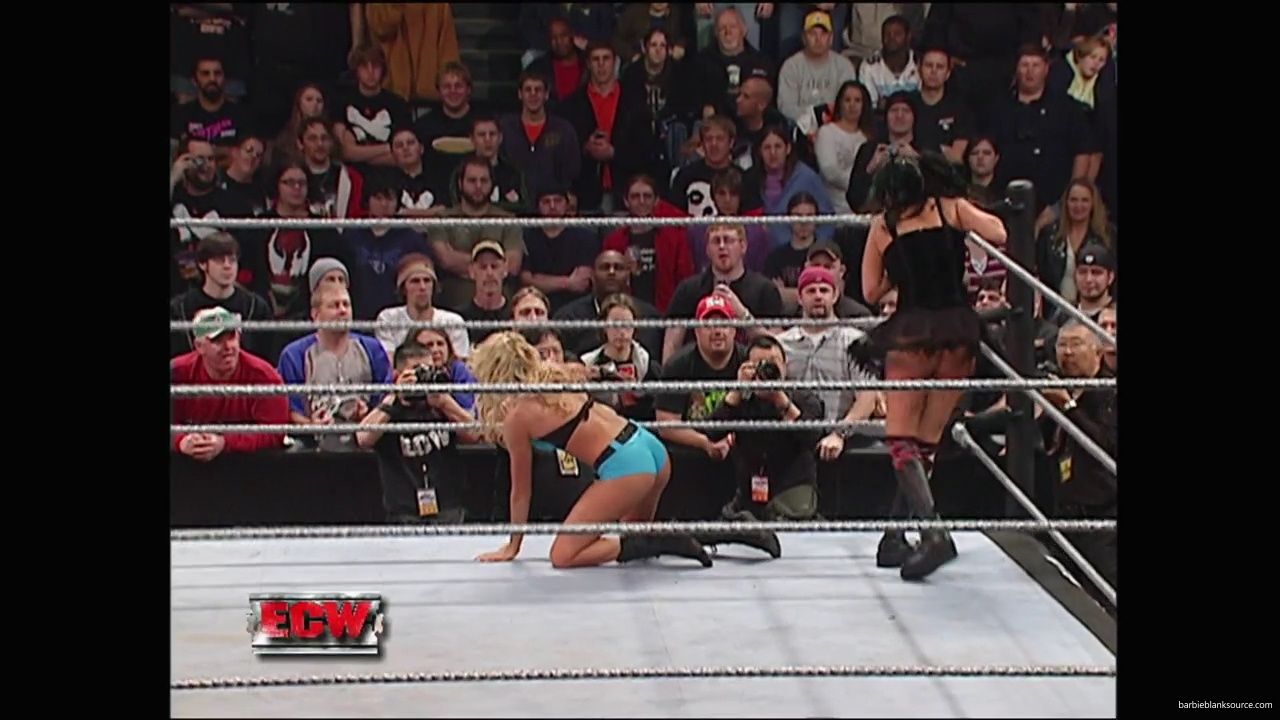 WWE_ECW_December_To_Dismember_2006_Ariel_Thorne_vs_Kelly_Knox_mp40562.jpg