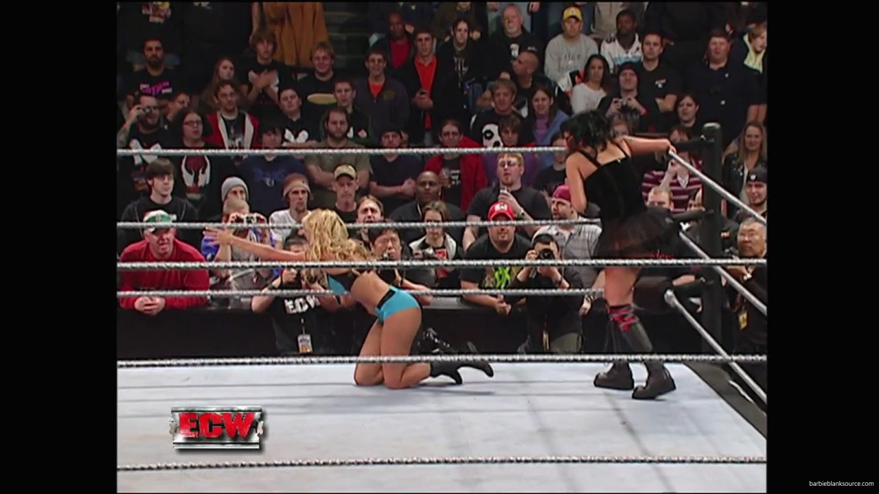 WWE_ECW_December_To_Dismember_2006_Ariel_Thorne_vs_Kelly_Knox_mp40563.jpg