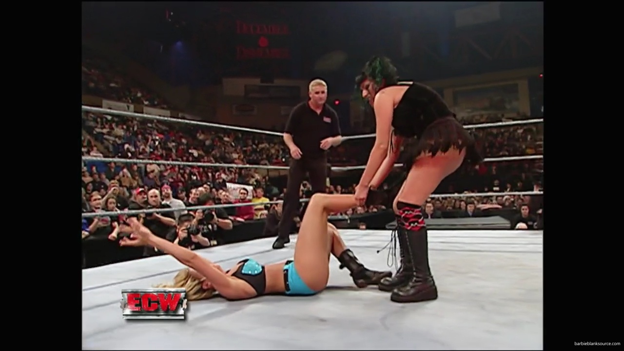 WWE_ECW_December_To_Dismember_2006_Ariel_Thorne_vs_Kelly_Knox_mp40577.jpg