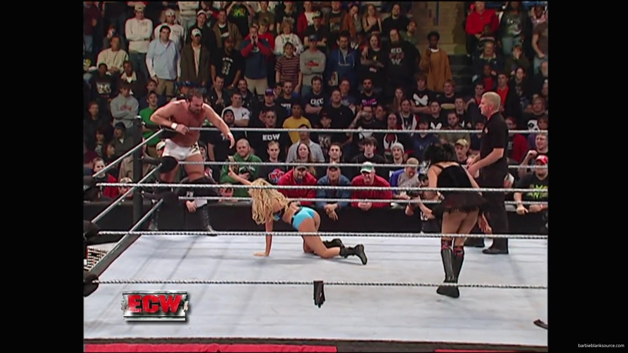 WWE_ECW_December_To_Dismember_2006_Ariel_Thorne_vs_Kelly_Knox_mp40590.jpg